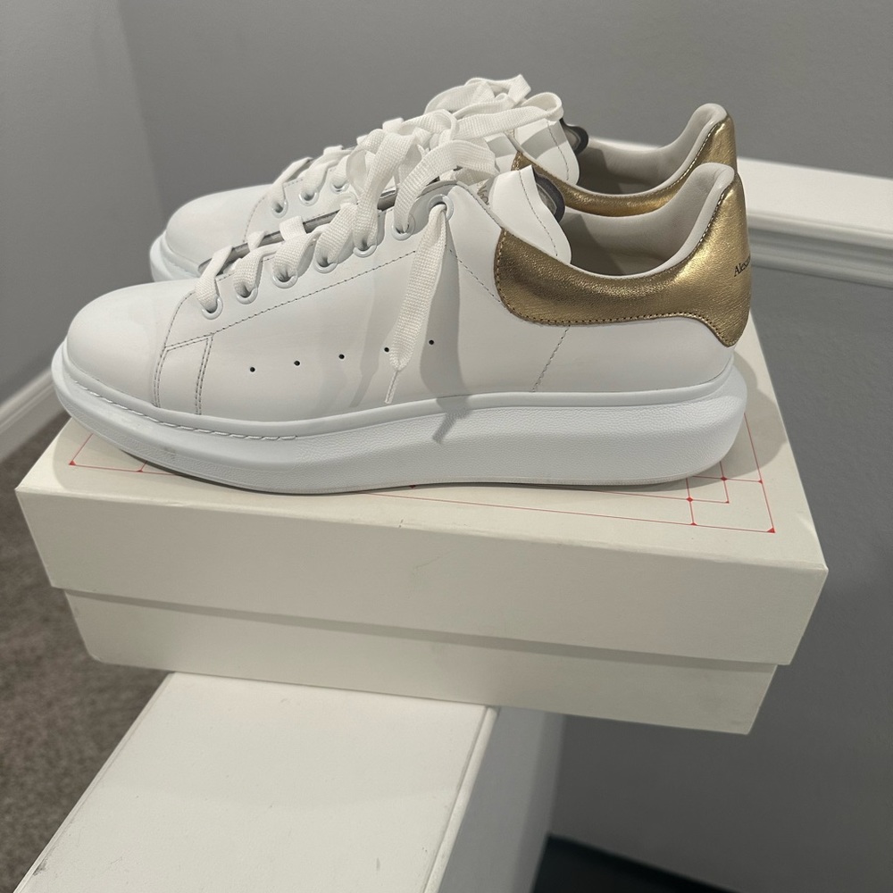 Authentic Men’s Alexander McQueen sz13